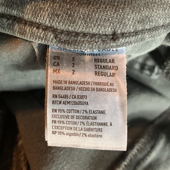 Barely worn American Eagle grey mom jeans - Picture 3 of 4